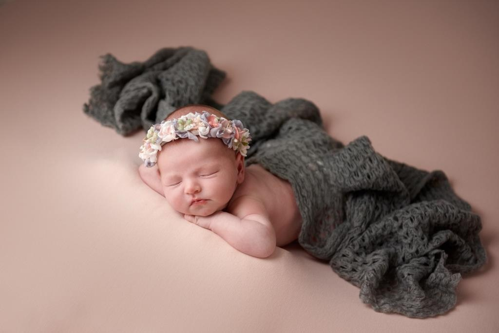 Дівчата. Фотограф новонароджених діток та їх сімей в Тернополі