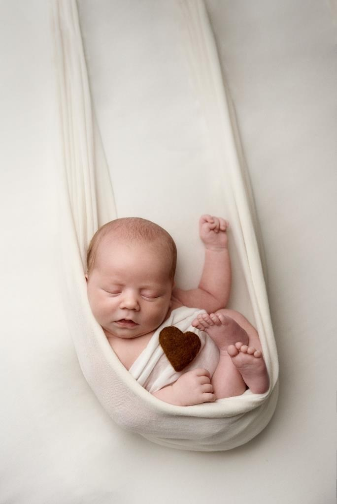 Гамак. Фотограф новонароджених діток та їх сімей в Тернополі