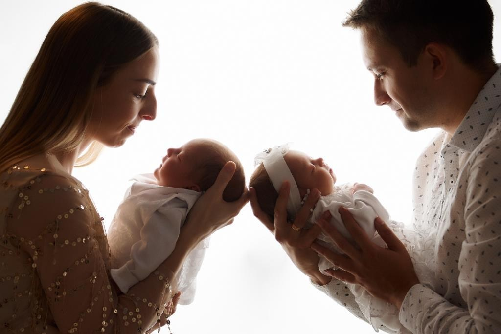 Двійнята. Фотограф новонароджених діток та їх сімей в Тернополі