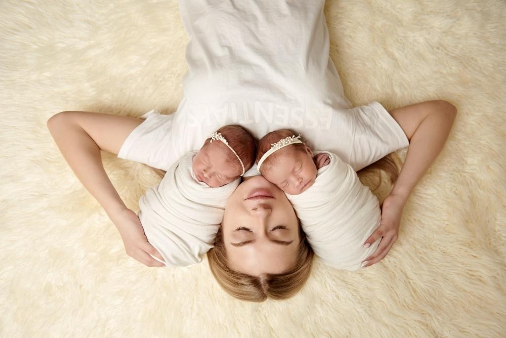 Двійнята. Фотограф новонароджених діток та їх сімей в Тернополі