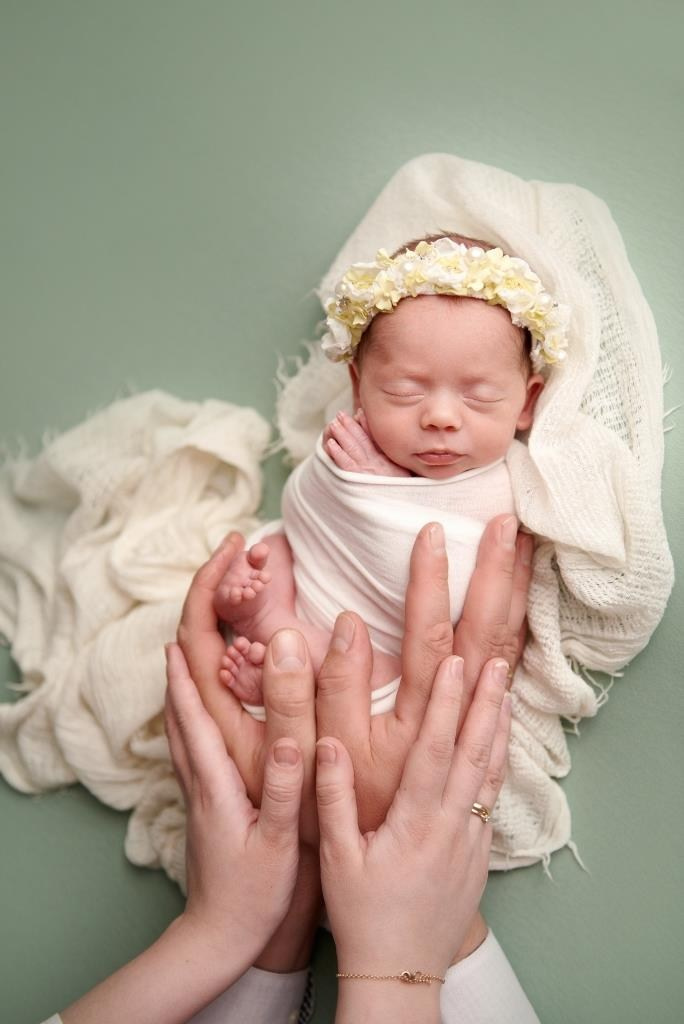 Обмотки. Фотограф новонароджених діток та їх сімей в Тернополі