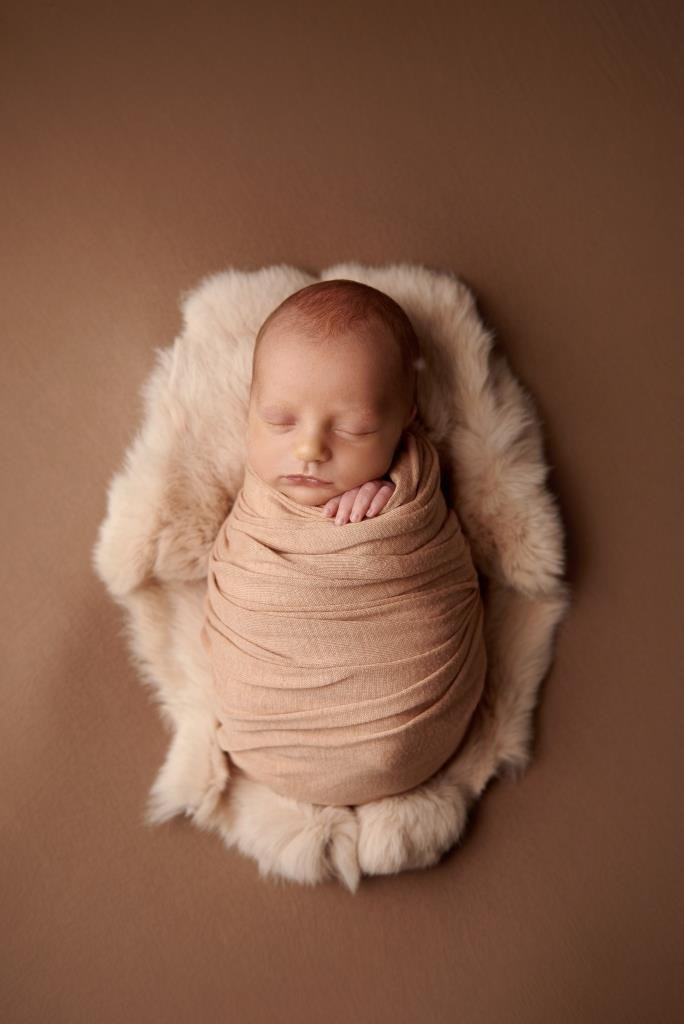Обмотки. Фотограф новонароджених діток та їх сімей в Тернополі