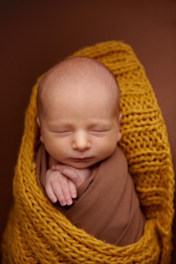 Обмотки. Фотограф новонароджених діток та їх сімей в Тернополі