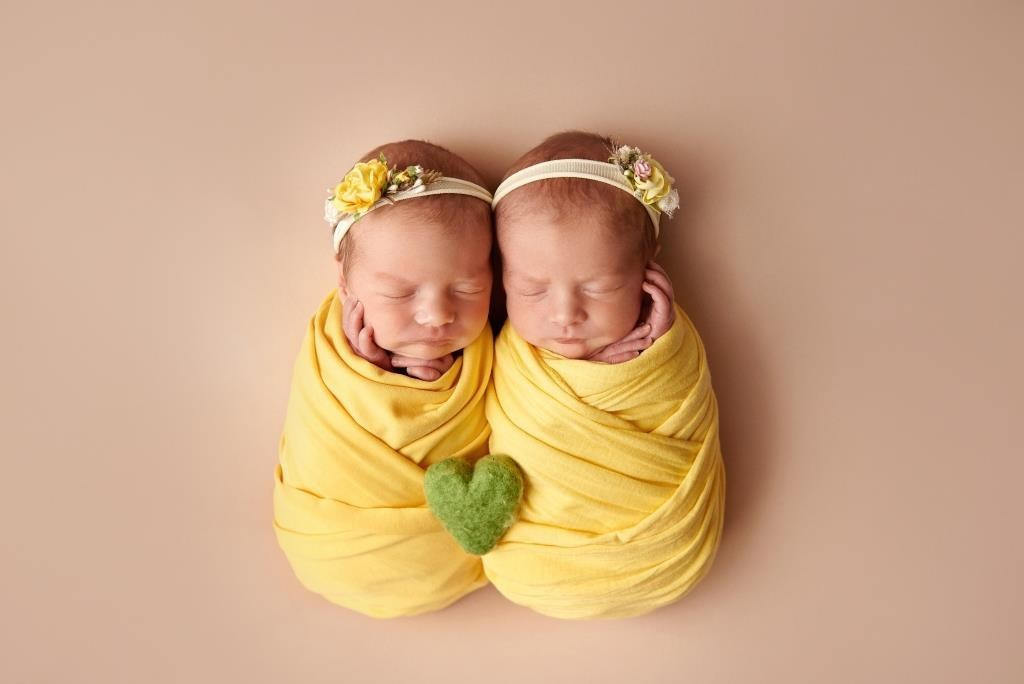 Двійнята. Фотограф новонароджених діток та їх сімей в Тернополі