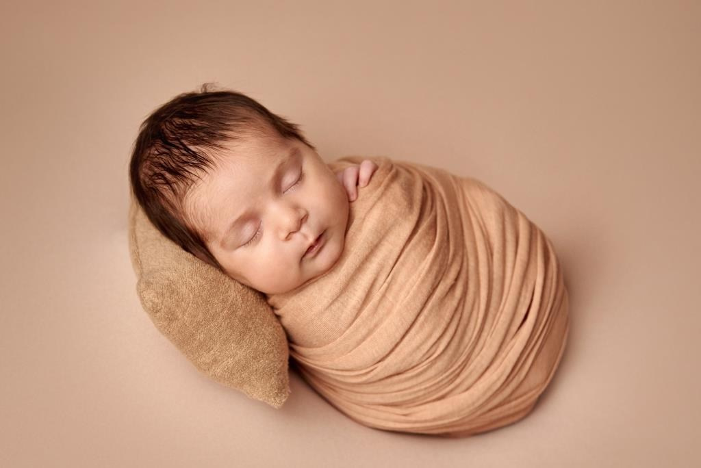 Обмотки. Фотограф новонароджених діток та їх сімей в Тернополі