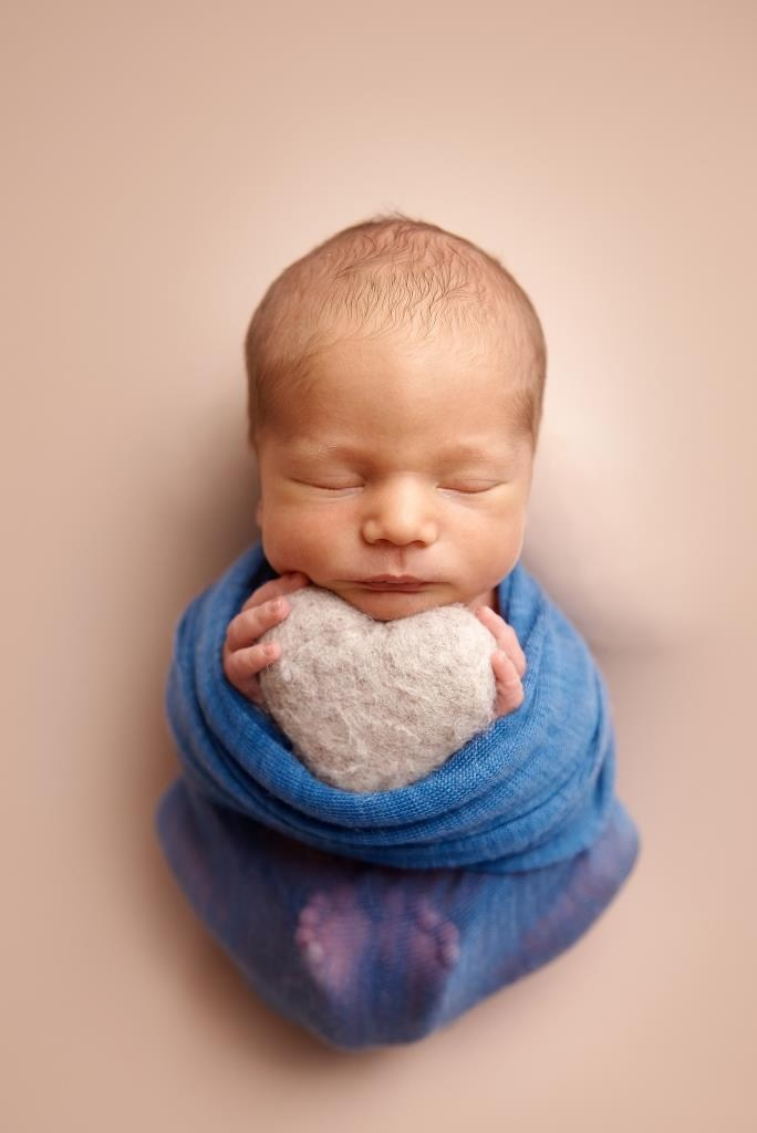 Обмотки. Фотограф новонароджених діток та їх сімей в Тернополі