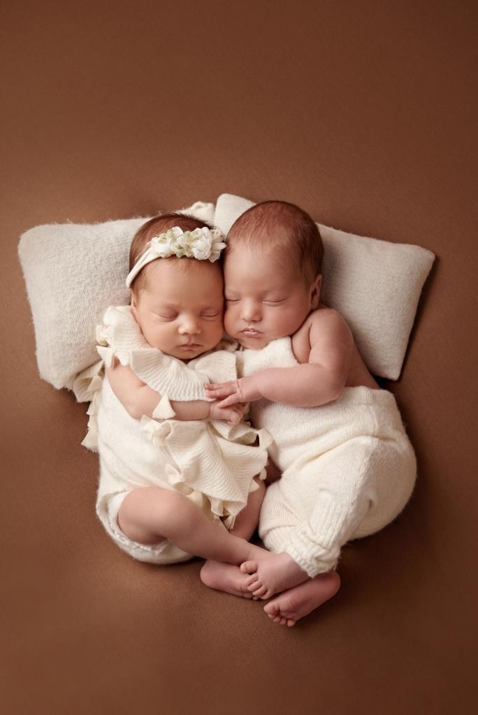 Двійнята. Фотограф новонароджених діток та їх сімей в Тернополі
