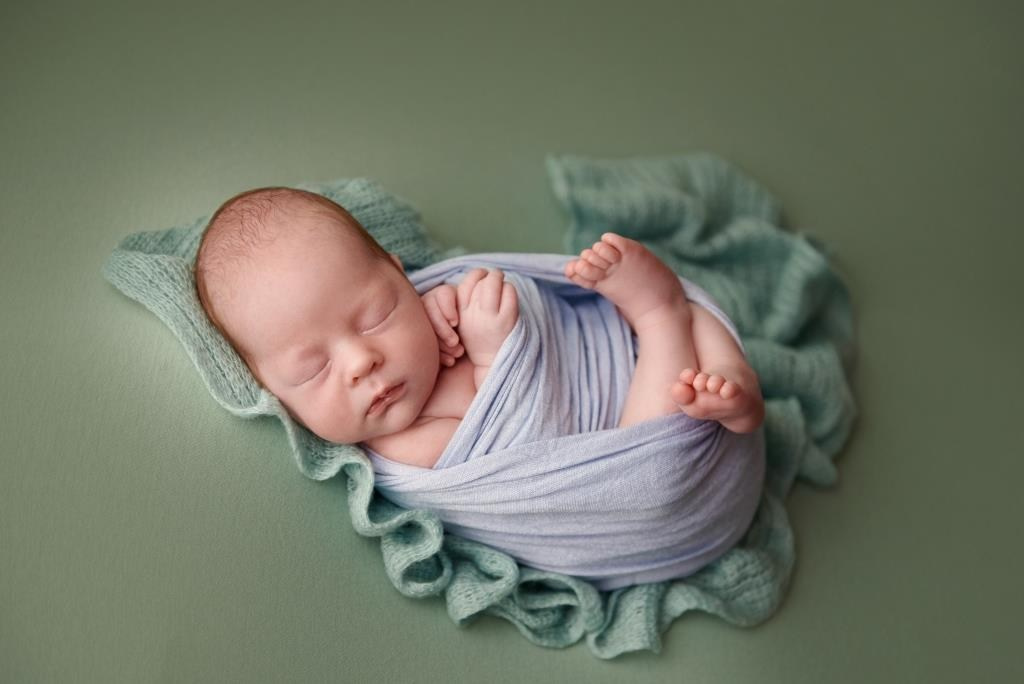 Обмотки. Фотограф новонароджених діток та їх сімей в Тернополі