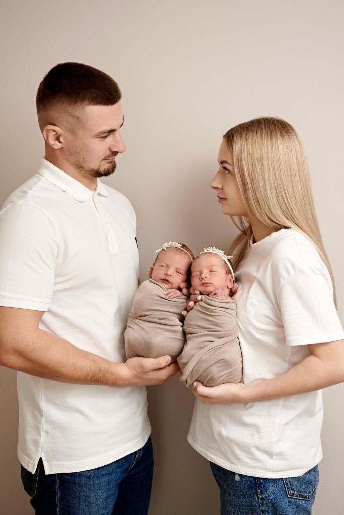 Двійнята. Фотограф новонароджених діток та їх сімей в Тернополі