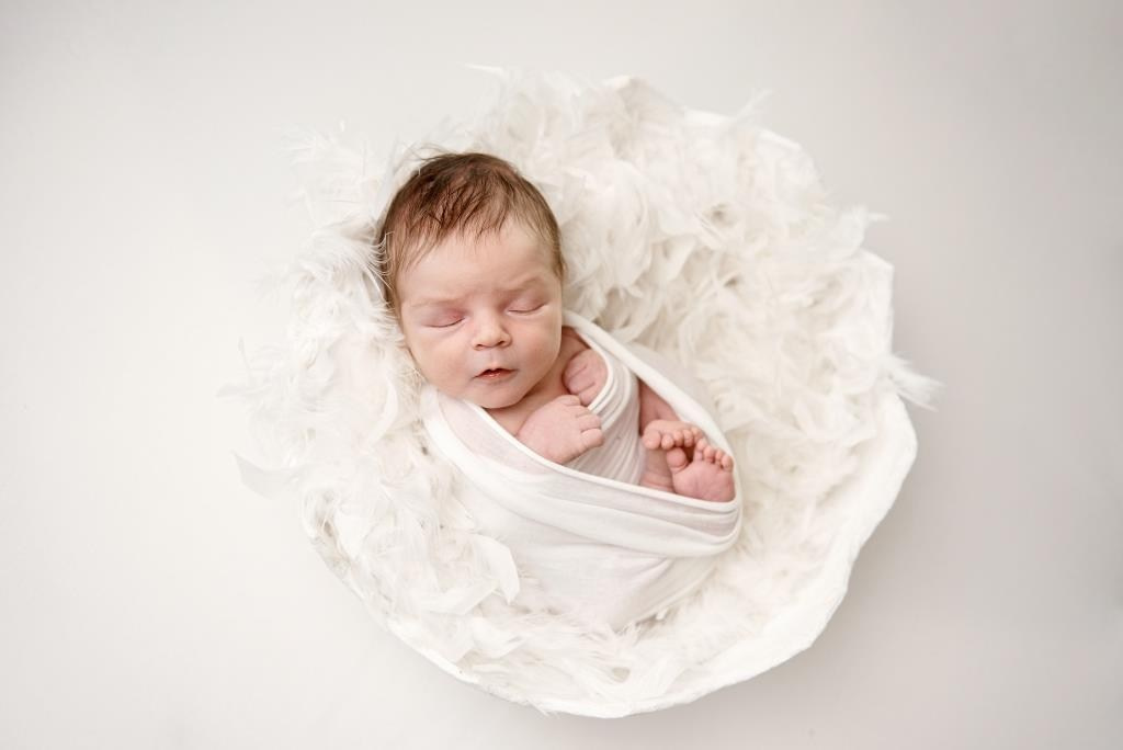 Пір’я. Фотограф новонароджених діток та їх сімей в Тернополі
