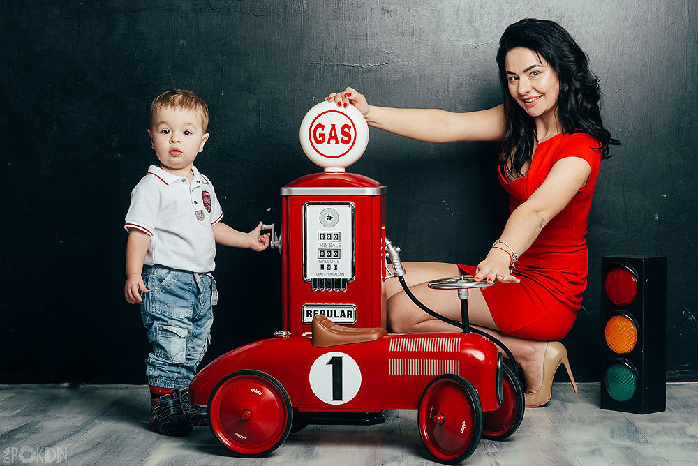 Дитяча фотосесія від фотографа – веселі емоції в студії Дніпра.