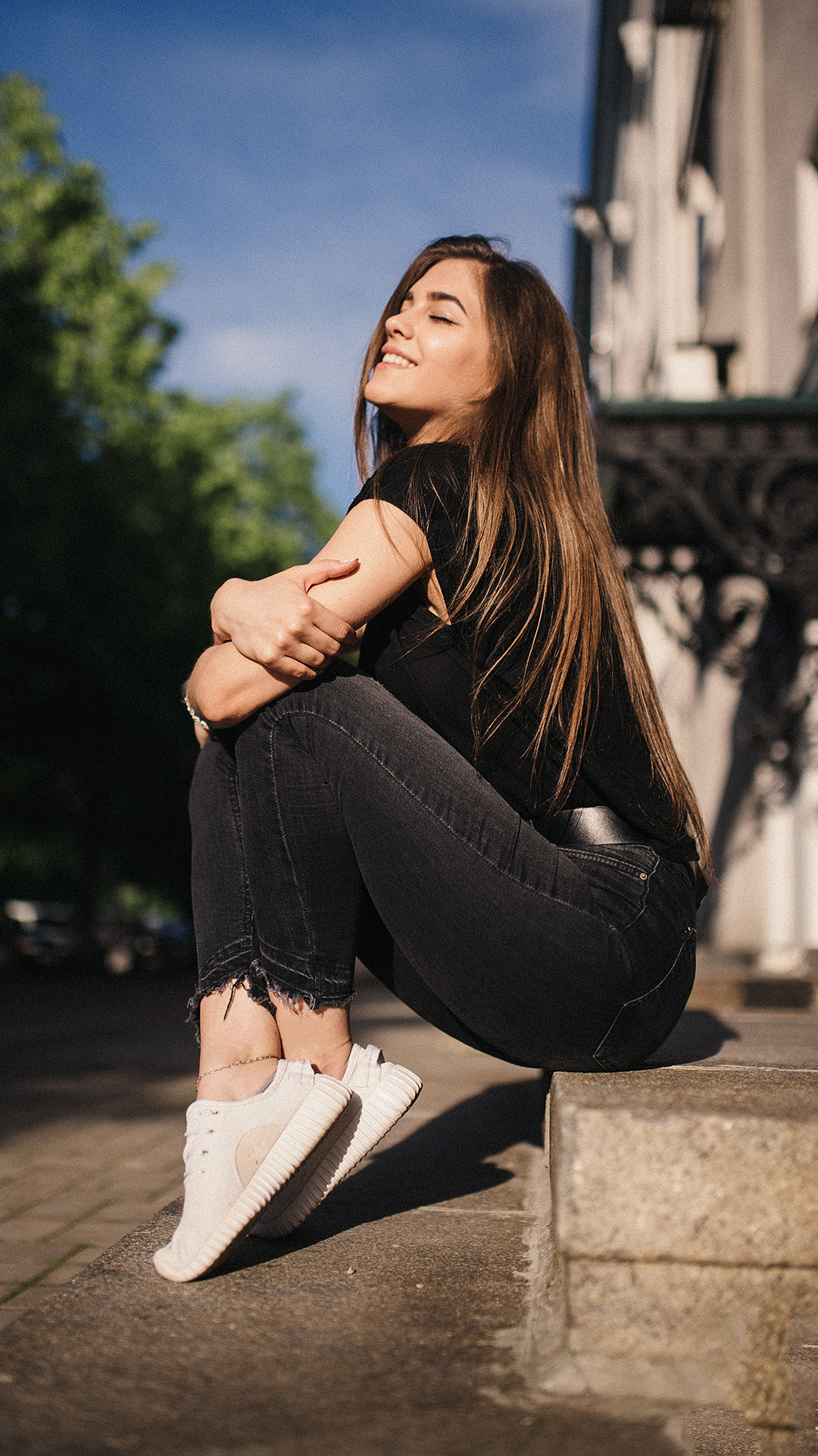 Стильний портрет жінки в Дніпрі — модна зачіска та аксесуари.