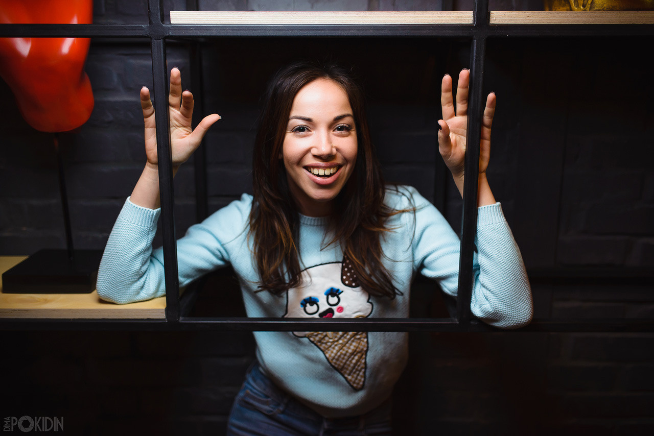 Фотограф Діма Покидін у Дніпрі — дівчата насолоджуються вечором у клубі.