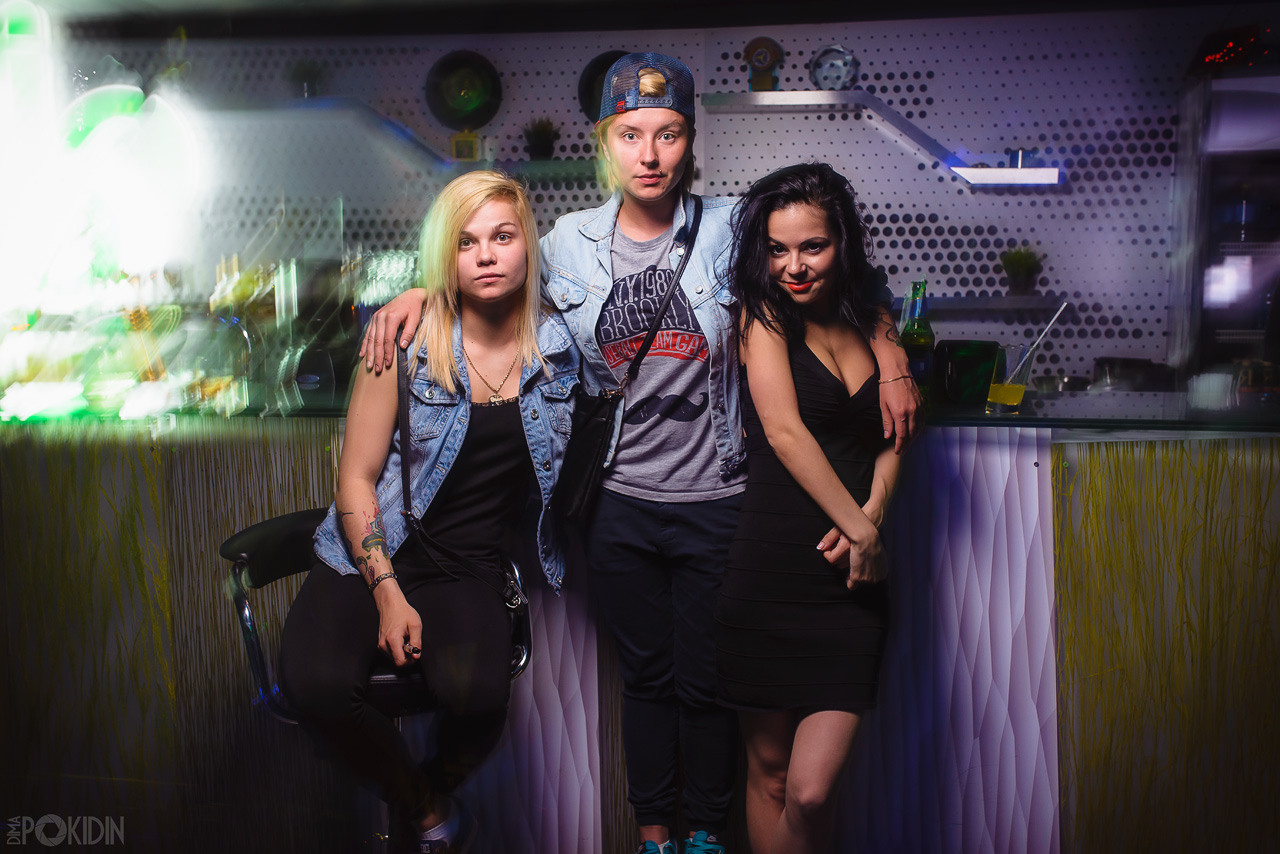 Фотография ночного клуба в Днепре — девушки веселятся на танцполе, Дима Покидин.