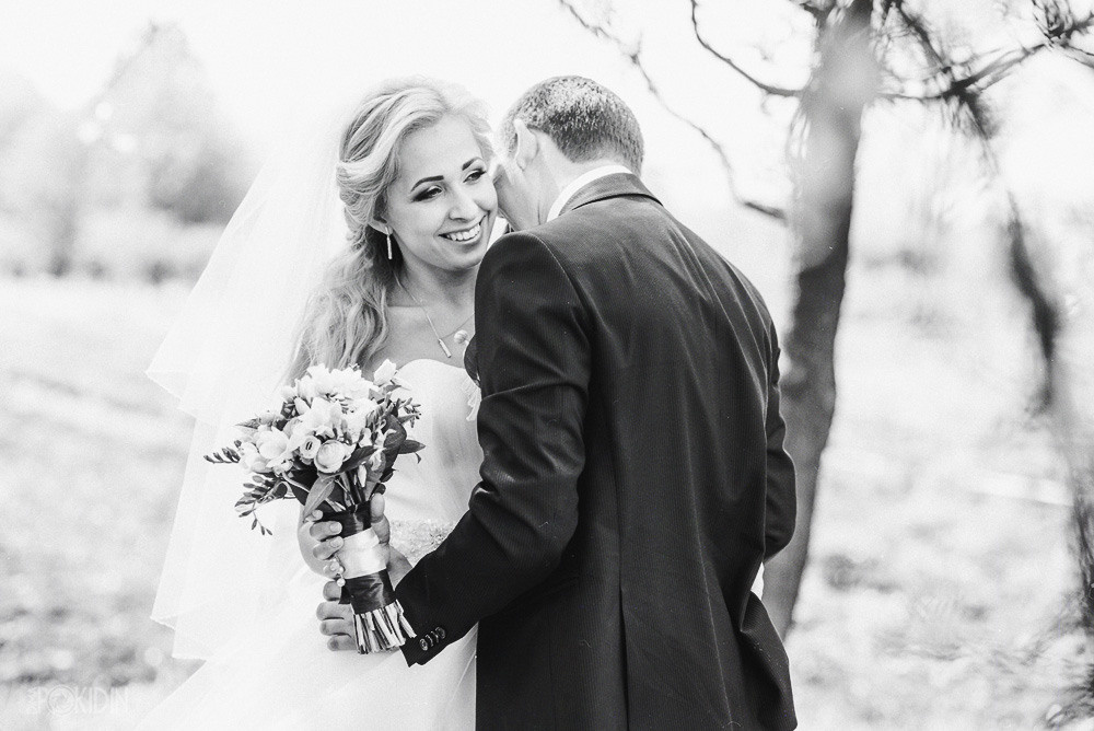 Фотограф Дима Покидин — жених и невеста на свадебной фотопрогулке в Днепре.