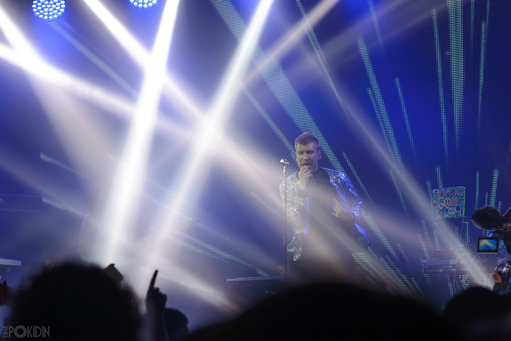 Репортажная фотография с фестиваля в Днепре — участники и зрители.