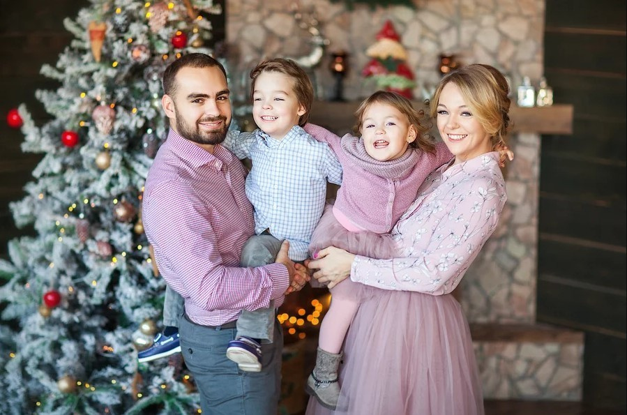 Новогодние фотосессии в студии. Семейный фотограф Великодолинское