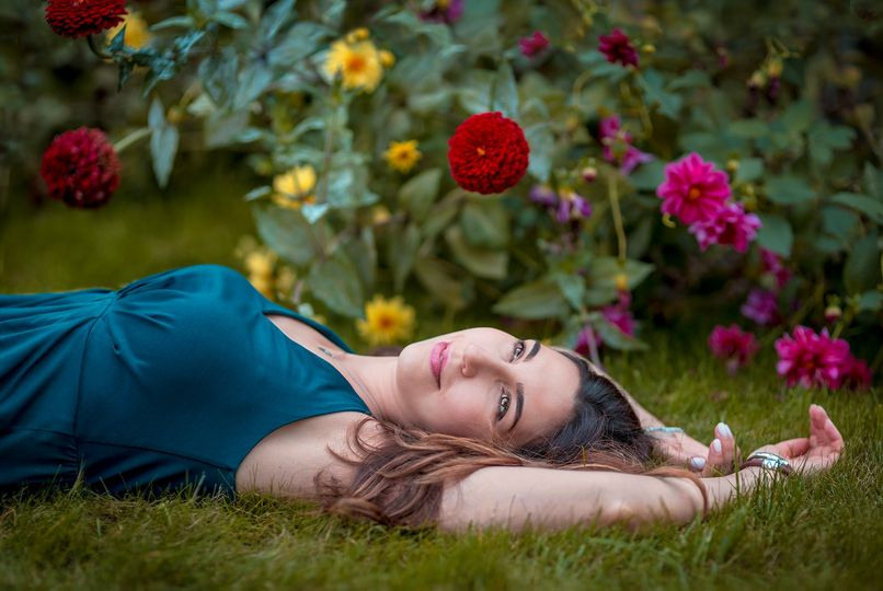 Romantic photography session, Julia. Garden and interior photographer Elena Shavlovska, Netherlands