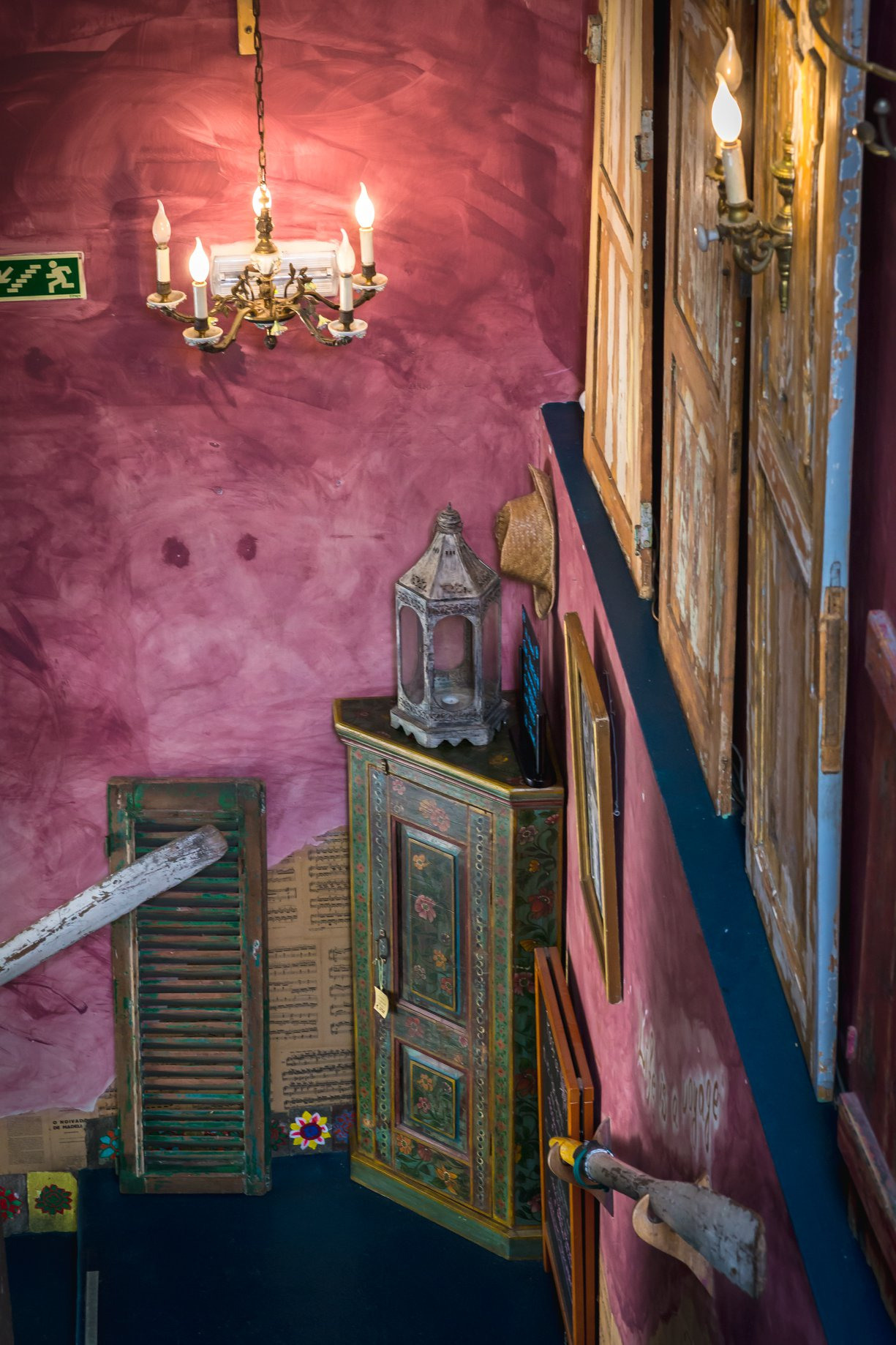 Photographs of the vegan restaurant House of Wonders in Cascais. Garden and interior photographer Elena Shavlovska, Netherlands