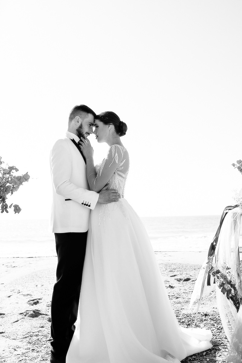 Свадебная церемония на берегу моря. Весільний та сімейний фотограф у Запоріжжі Юлія Васьків