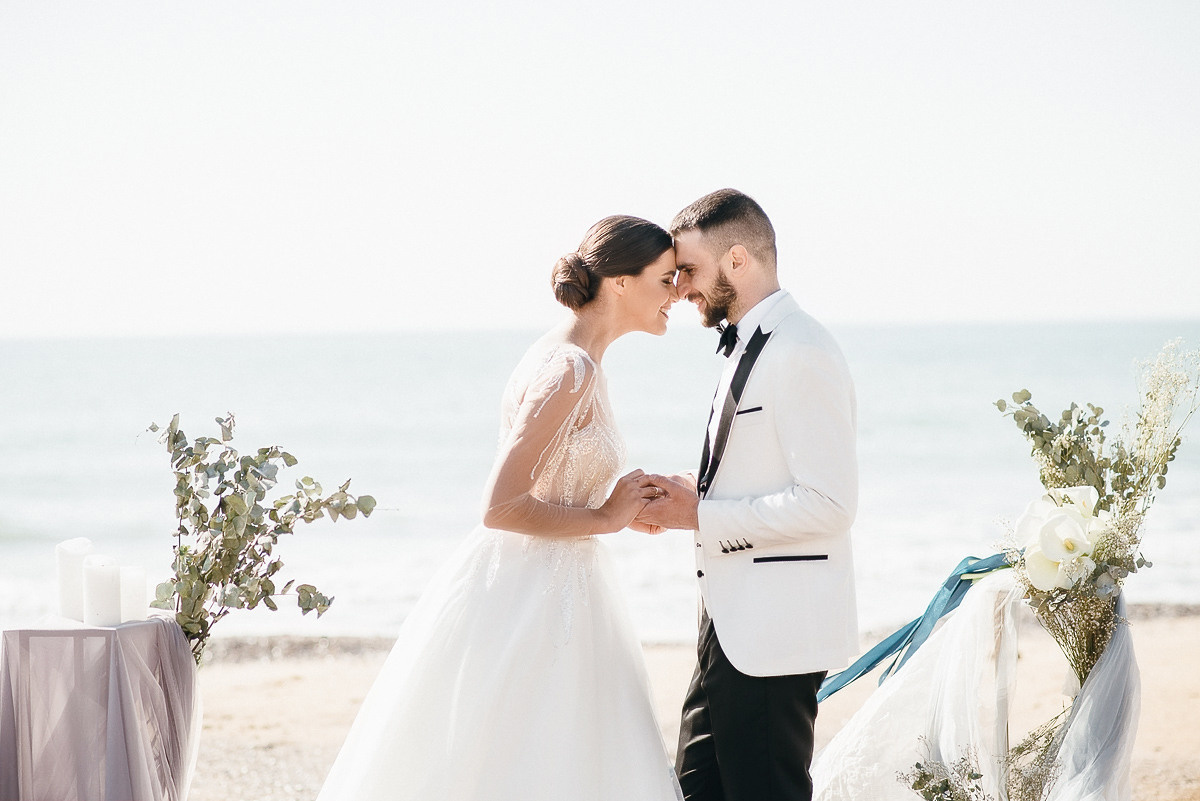 Свадебная церемония на берегу моря. Весільний та сімейний фотограф у Запоріжжі Юлія Васьків