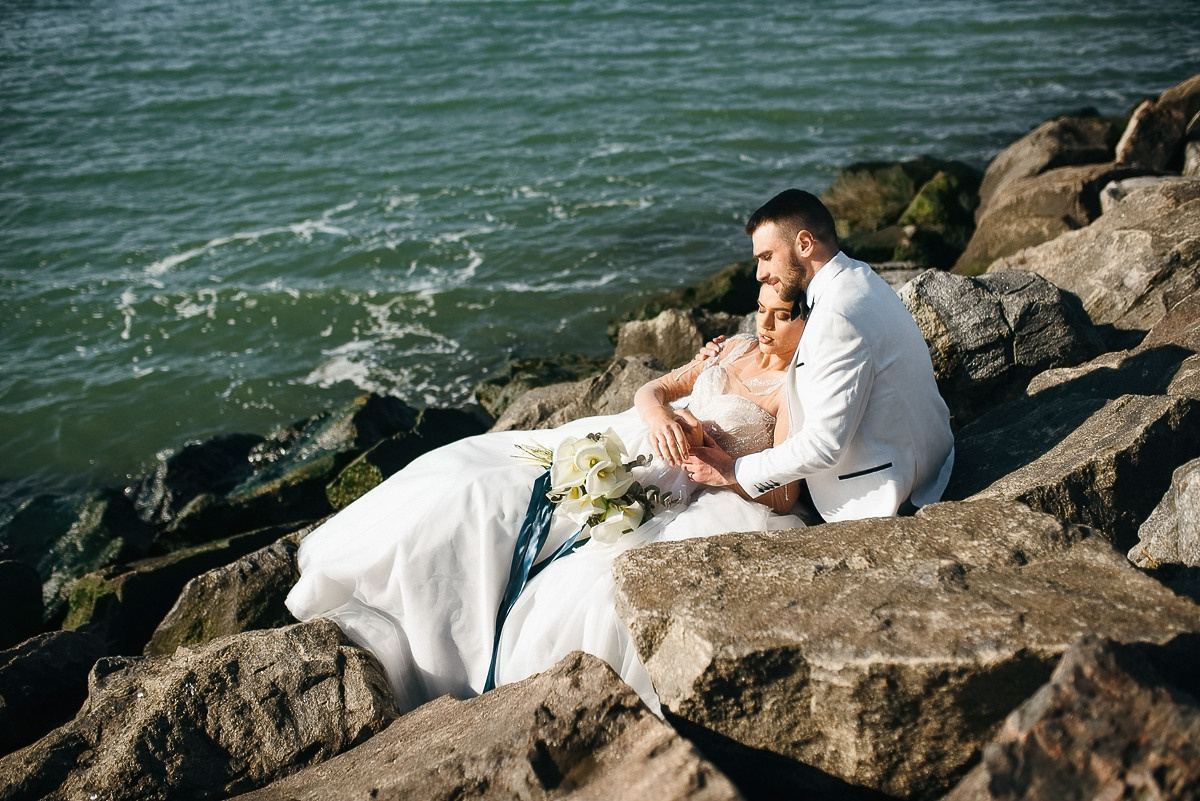 Свадебная церемония на берегу моря. Весільний та сімейний фотограф у Запоріжжі Юлія Васьків