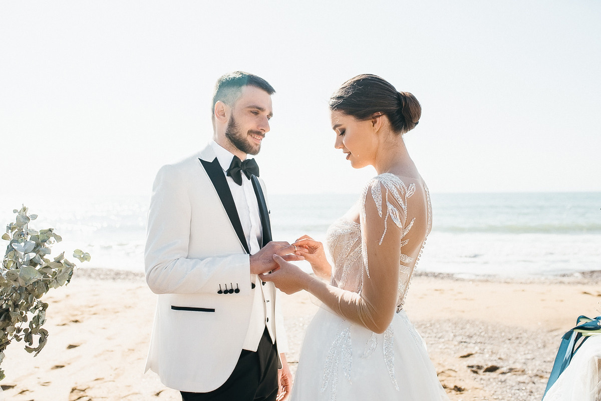 Свадебная церемония на берегу моря. Весільний та сімейний фотограф у Запоріжжі Юлія Васьків