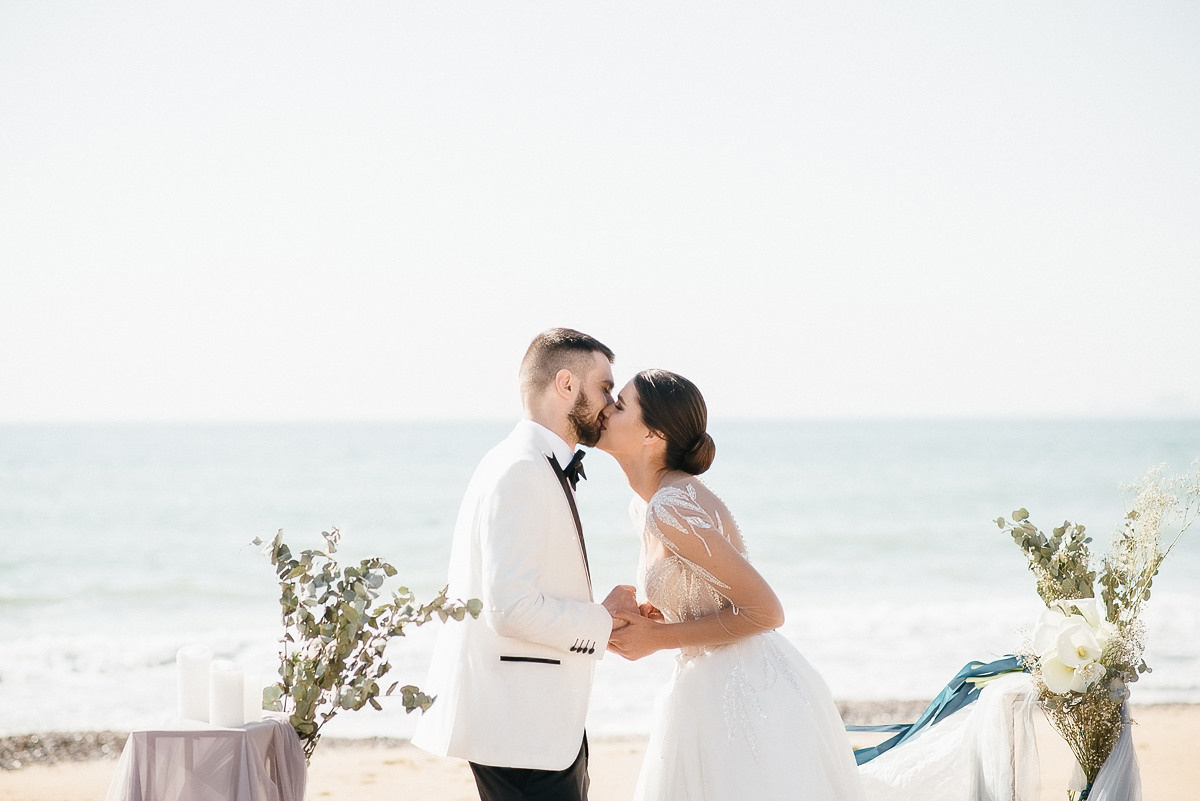 Свадебная церемония на берегу моря. Весільний та сімейний фотограф у Запоріжжі Юлія Васьків