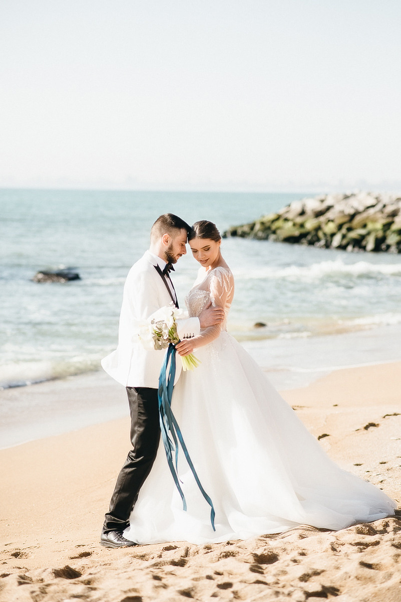 Свадебная церемония на берегу моря. Весільний та сімейний фотограф у Запоріжжі Юлія Васьків