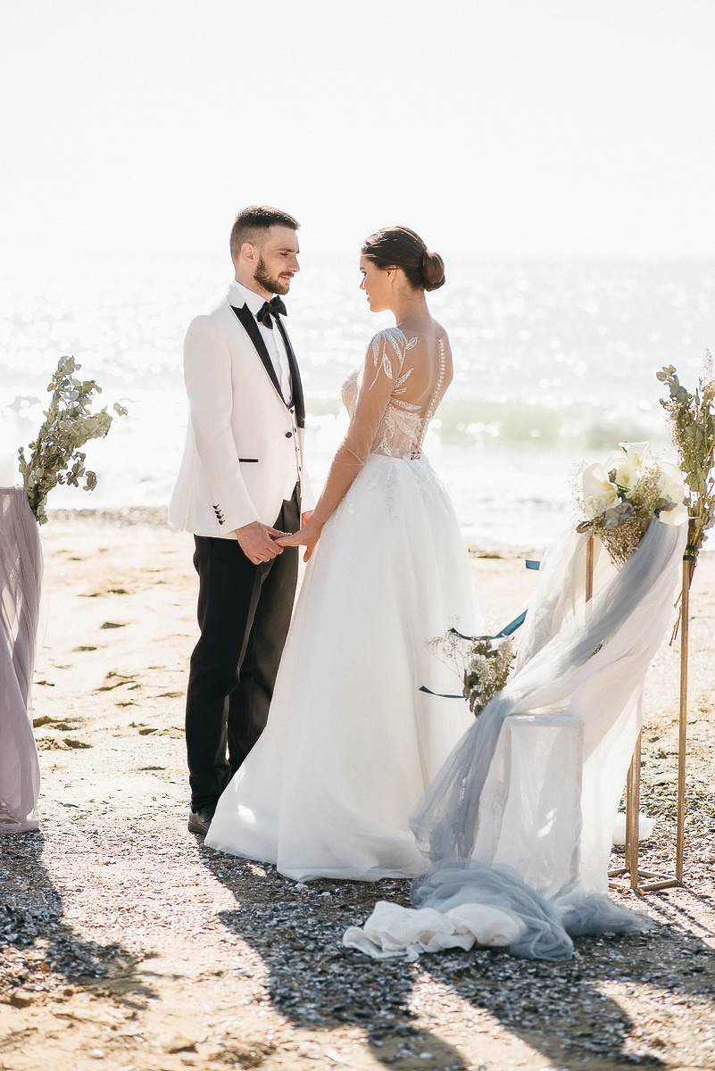 Свадебная церемония на берегу моря. Весільний та сімейний фотограф у Запоріжжі Юлія Васьків
