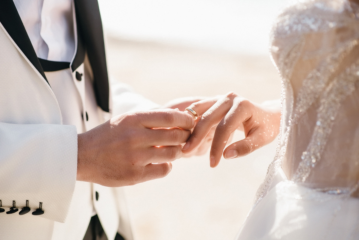 Свадебная церемония на берегу моря. Весільний та сімейний фотограф у Запоріжжі Юлія Васьків