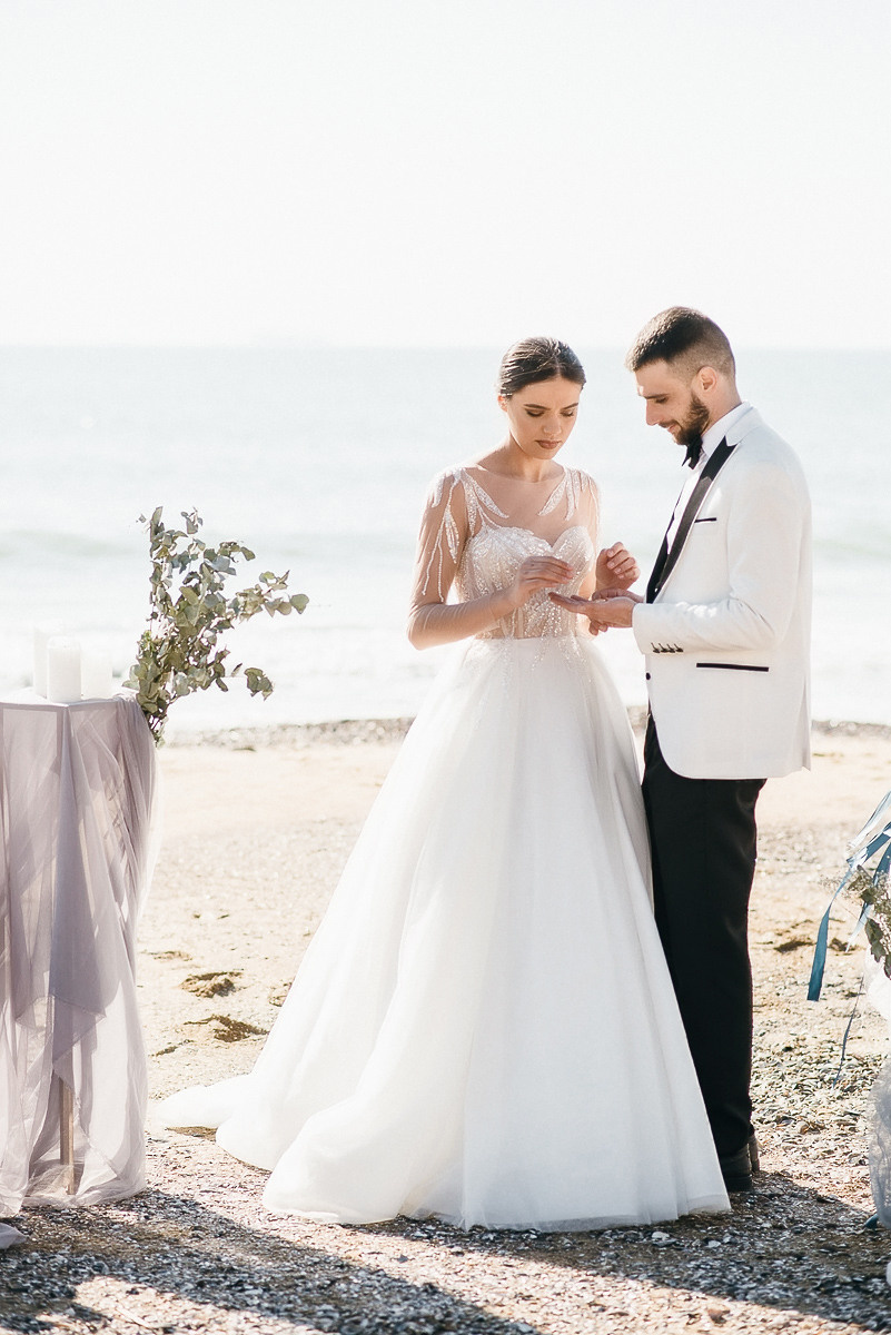 Свадебная церемония на берегу моря. Весільний та сімейний фотограф у Запоріжжі Юлія Васьків