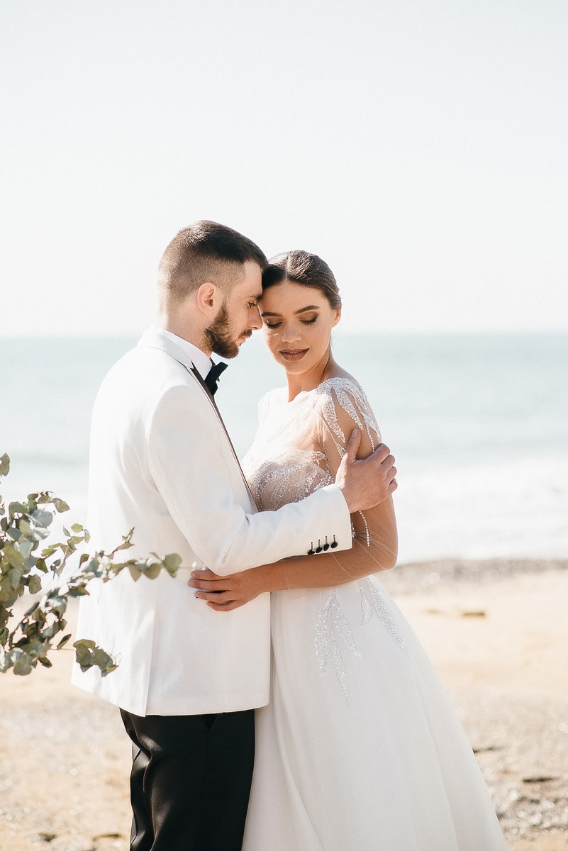 Свадебная церемония на берегу моря. Весільний та сімейний фотограф у Запоріжжі Юлія Васьків
