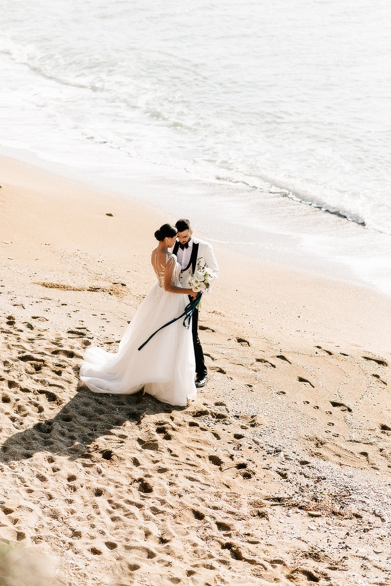 Свадебная церемония на берегу моря. Весільний та сімейний фотограф у Запоріжжі Юлія Васьків