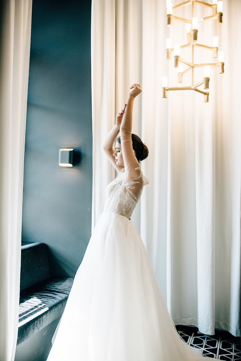 Свадебная церемония на берегу моря. Весільний та сімейний фотограф у Запоріжжі Юлія Васьків