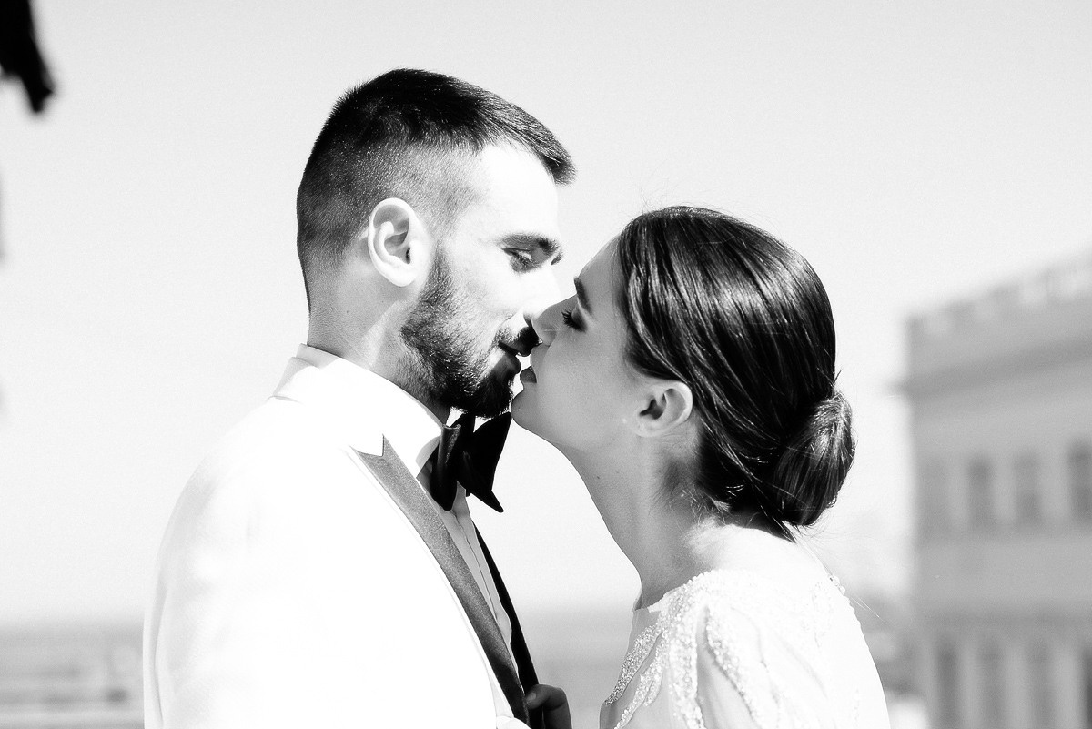 Свадебная церемония на берегу моря. Весільний та сімейний фотограф у Запоріжжі Юлія Васьків