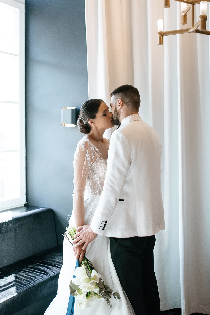 Свадебная церемония на берегу моря. Весільний та сімейний фотограф у Запоріжжі Юлія Васьків