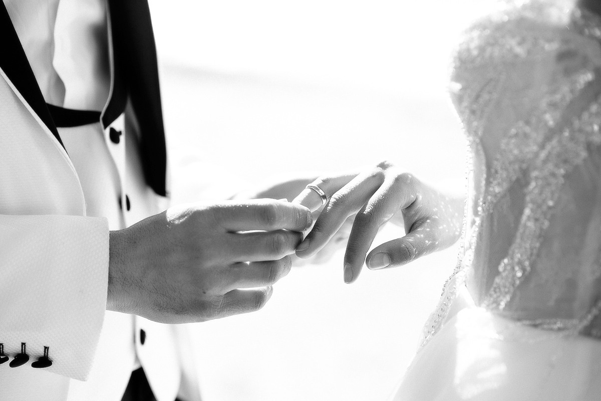 Свадебная церемония на берегу моря. Весільний та сімейний фотограф у Запоріжжі Юлія Васьків