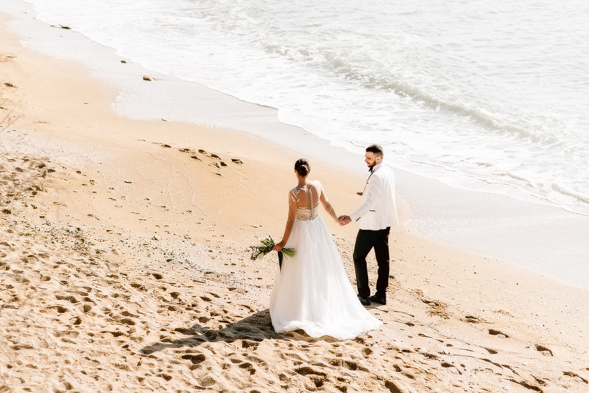 Свадебная церемония на берегу моря. Весільний та сімейний фотограф у Запоріжжі Юлія Васьків