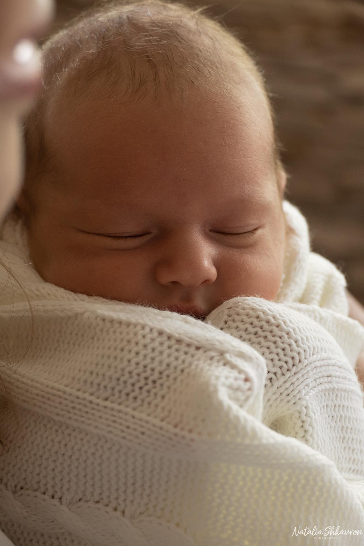 Домашня фотосесія новонародженого. Family photographer in Kiev Natalia Shkavron