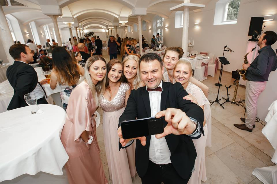 Ведущий на свадьбу Германия. Moderator-interpret pentru nunta, cumătrie, petreceri corprorative