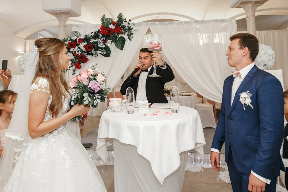 Ведущий на свадьбу Германия. Moderator-interpret pentru nunta, cumătrie, petreceri corprorative