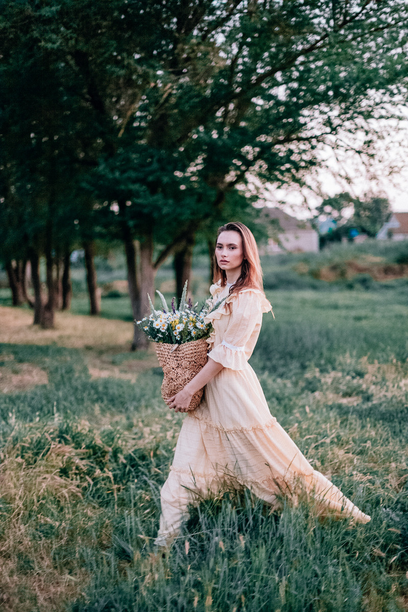 Field sunset. Diana Di — private photo editor for photographers