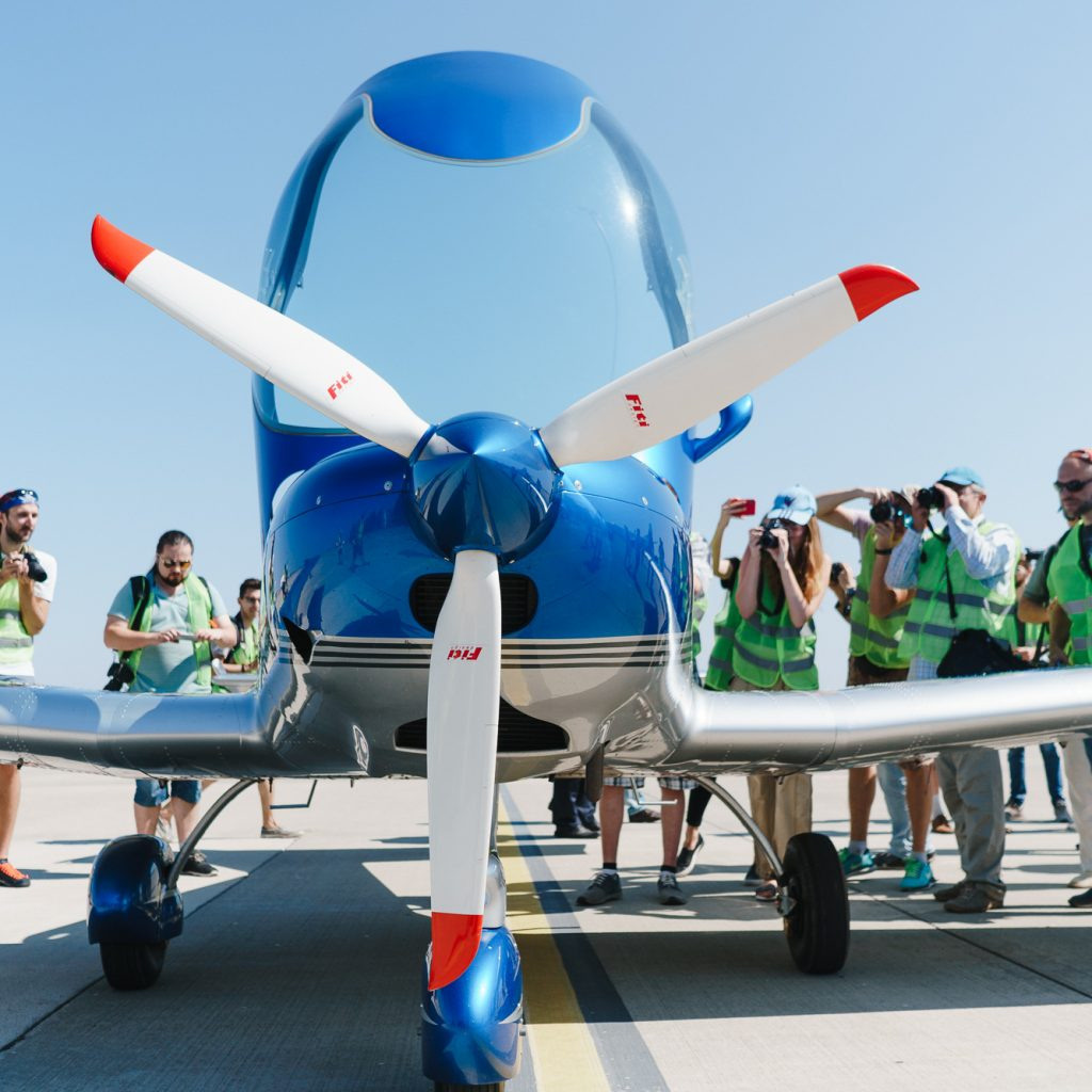 Plane Spotting Day. Kharkiv International Airport. Foto • Video • Produktion • Luftbildaufnahmen • Erstellung von Medien