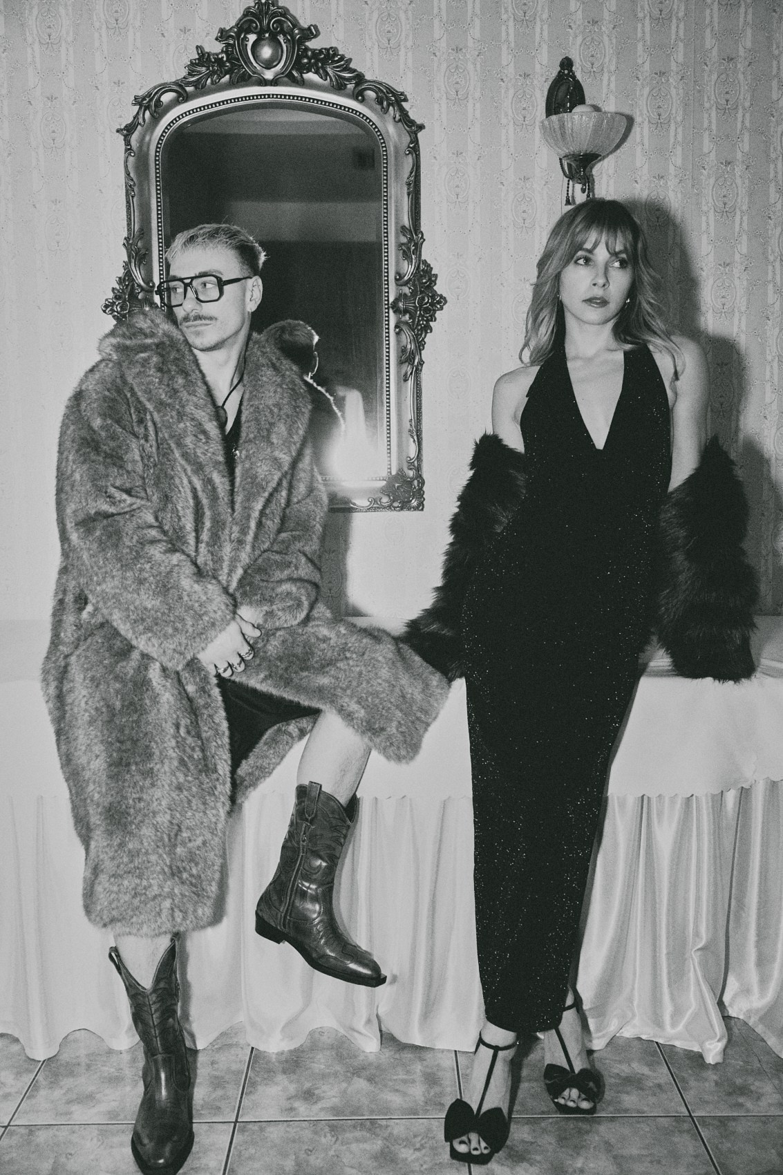 Fotograf Kasia Magdziarz, model Grzegorz Czeczott w stylizacji własnego autorstwa, zdjęcia zrobione w hotelu Gracja w Gorzowie Wielkopolskim