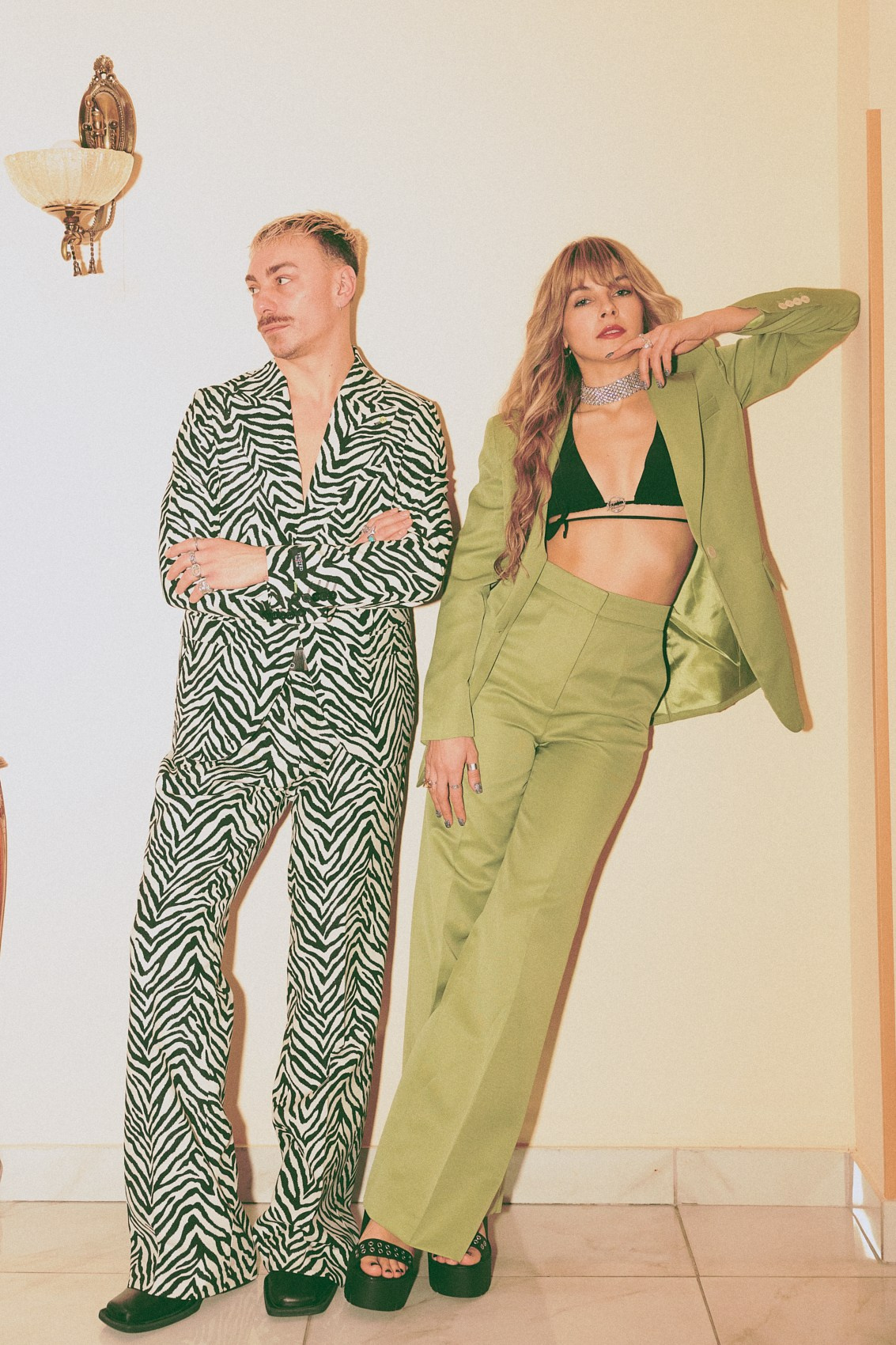 Fotograf Kasia Magdziarz, model Grzegorz Czeczott w stylizacji własnego autorstwa, zdjęcia zrobione w hotelu Gracja w Gorzowie Wielkopolskim