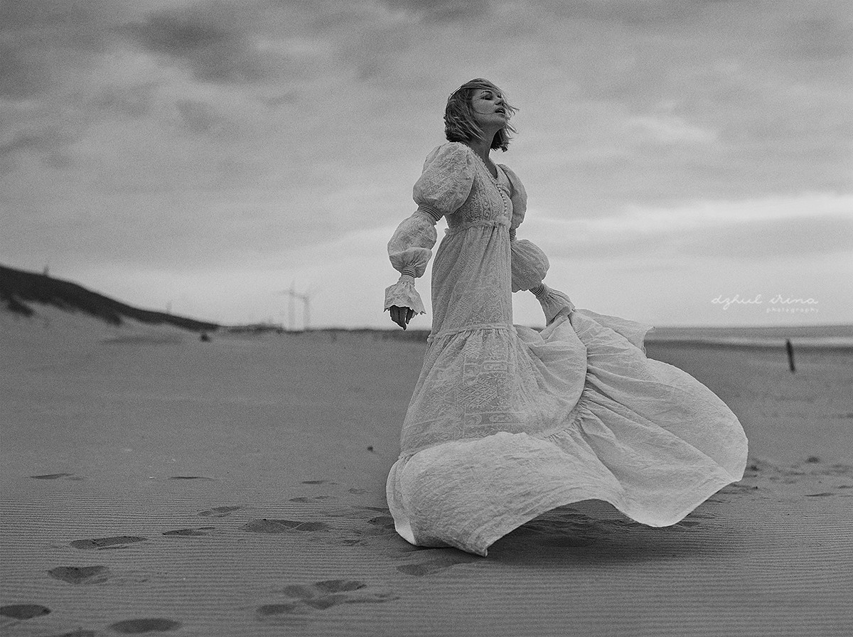Black and white photoshoot on the Northern Sea. Art photographer in Amsterdam, the Netherlands Irina Dzhul
