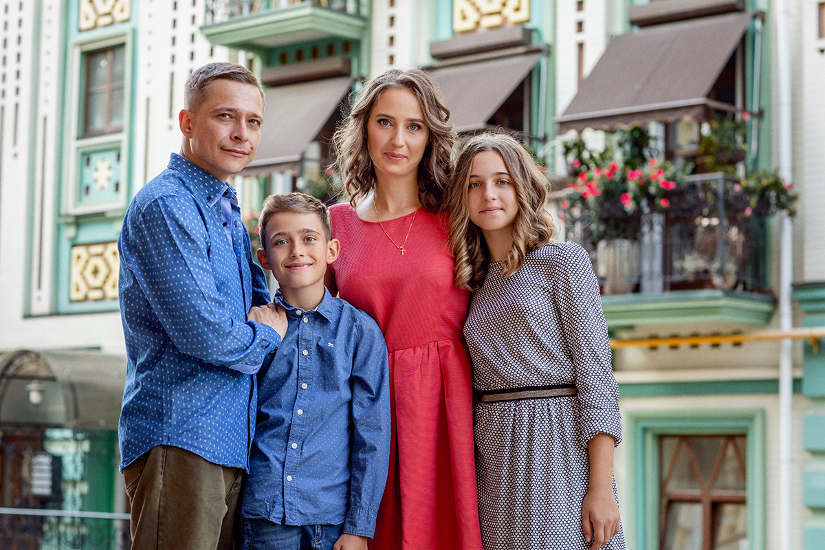 Street FAMILY photoshoot. Art photographer in Amsterdam, the Netherlands Irina Dzhul