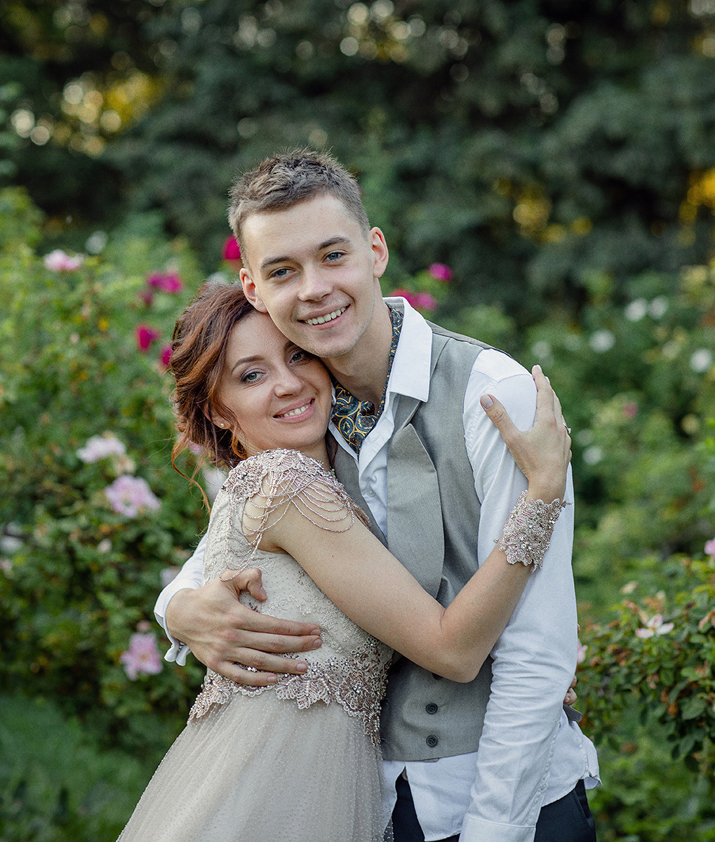 Photosession Wedding party in the rose garden. Art photographer in Amsterdam, the Netherlands Irina Dzhul