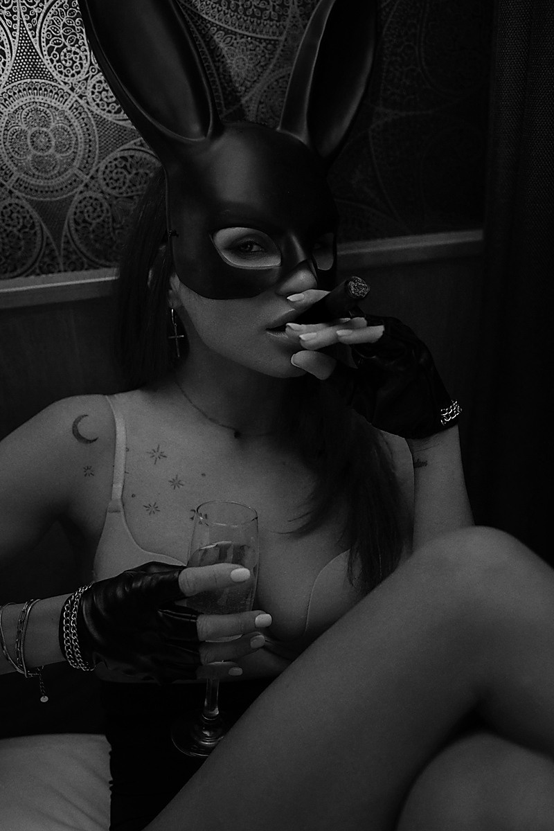 Photoshoot for content. Art photographer in Amsterdam, the Netherlands Irina Dzhul